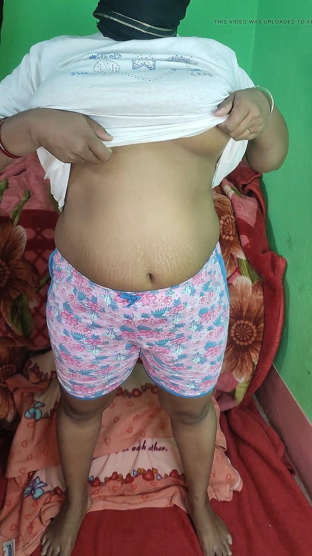 Big boobs Indian girl jumping her big boobs and showing asshole closeup