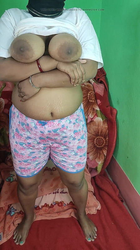 Big boobs Indian girl jumping her big boobs and showing asshole closeup