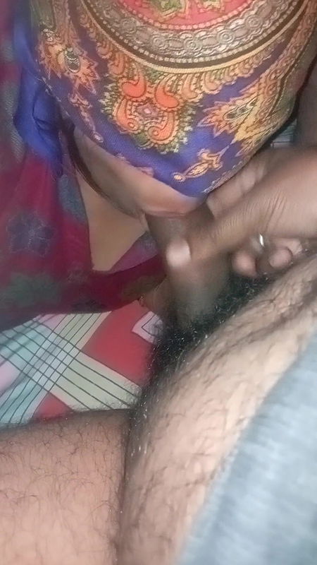 Bhabhi ne muh me lund liya deep throat and cum out in hand