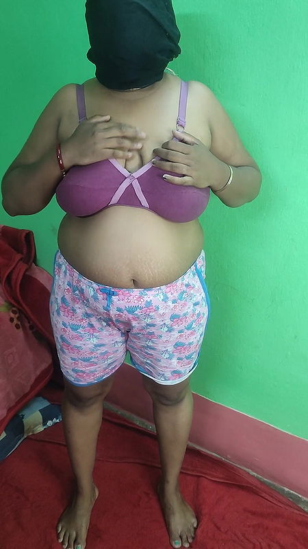 Bengali boudi fingering her asshole