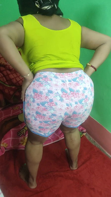 BBW Indian wife Sruti fucking with vegetable