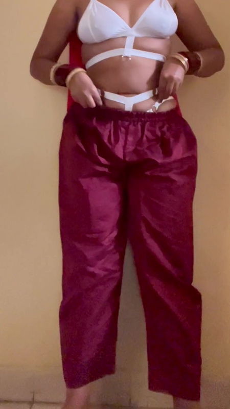 Horny Indian MILF Shaking Her Round Ass Got Banged Hard From Back