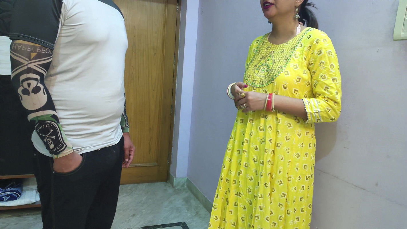 Ghar malik bhada mangne aya Saara ne kaha ek rat gujarlo mere sath Rent or sex Owner fucked me cz i dont pay rent