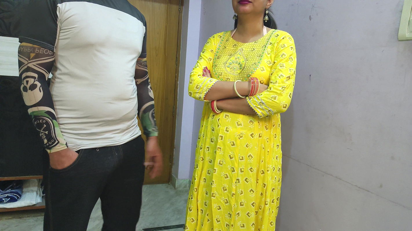 Ghar malik bhada mangne aya Saara ne kaha ek rat gujarlo mere sath Rent or sex Owner fucked me cz i dont pay rent