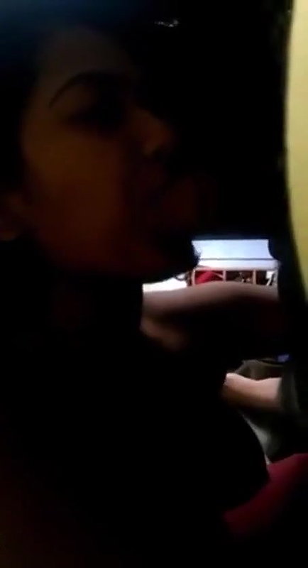 Desi Saalai Sucking JIIJa for Gold Chain