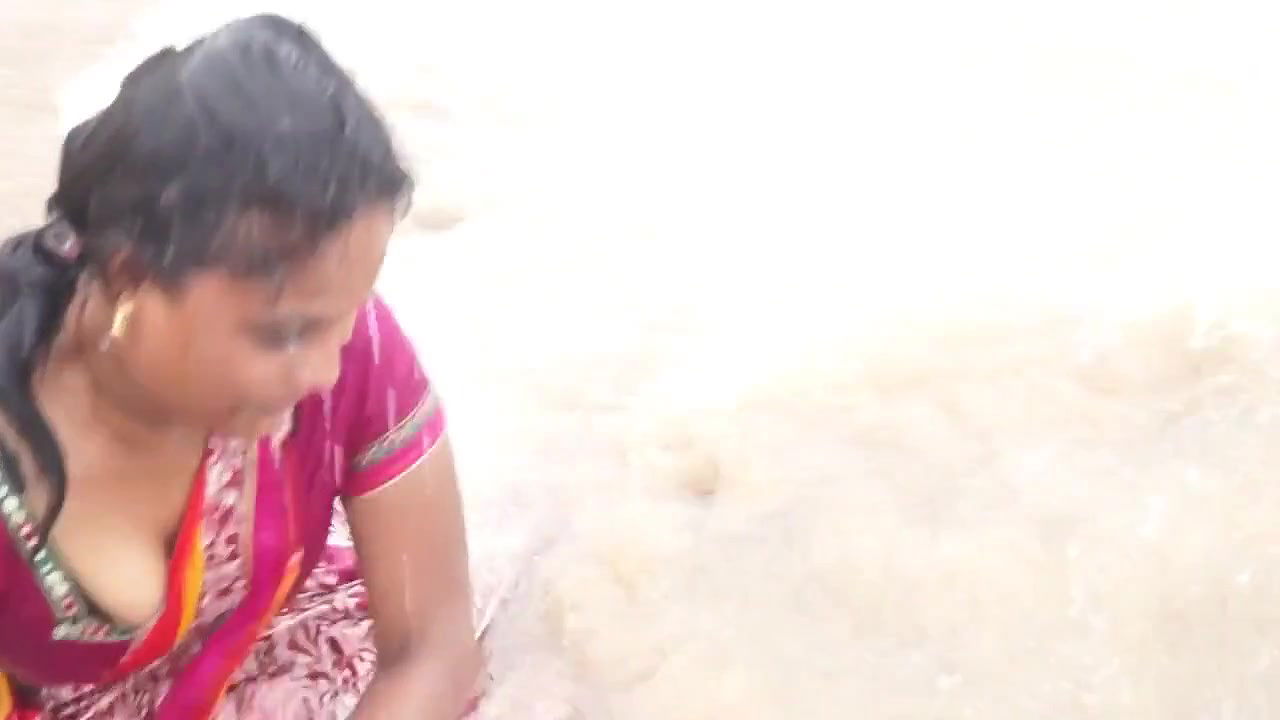 wet aunty at juhu beach 2