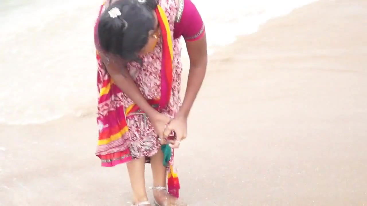 wet aunty at juhu beach 2