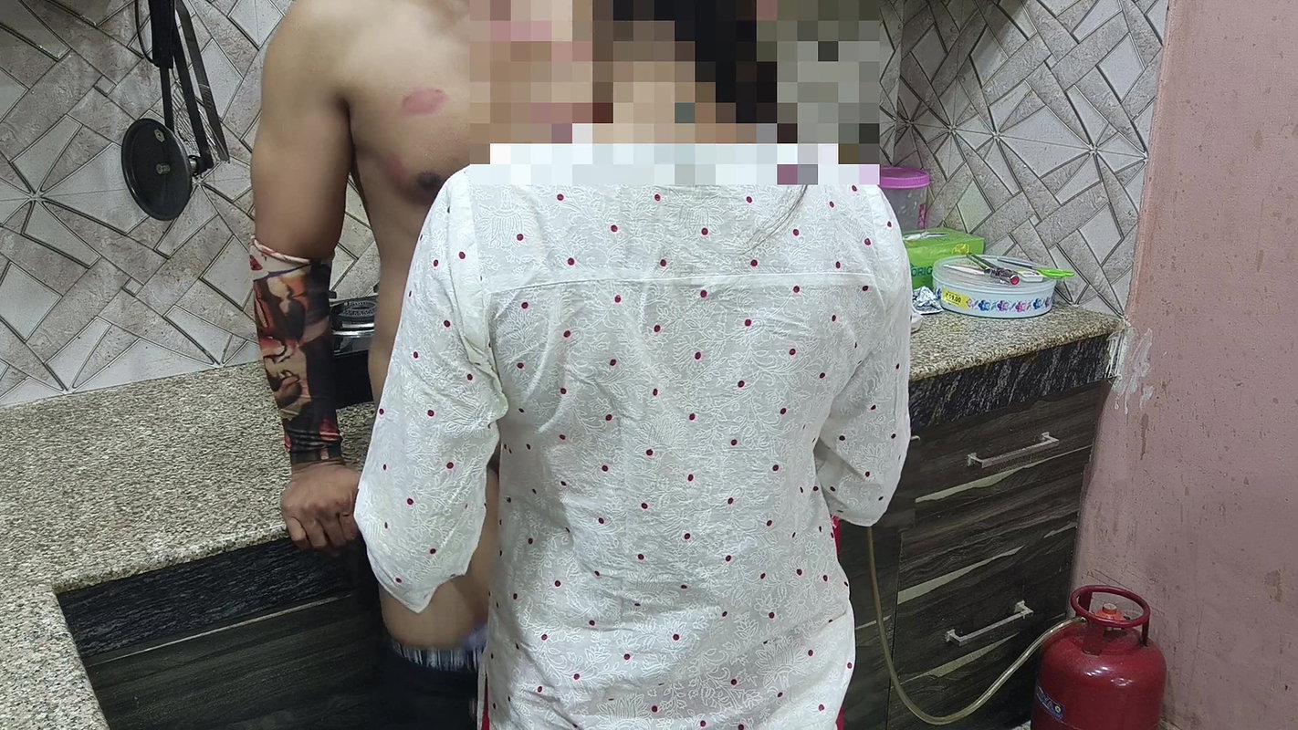 Ex-boyfriend convinced ex-gf to have one last fuck in Kitchen Cumshot on her sexy Beautiful body– hot xxx