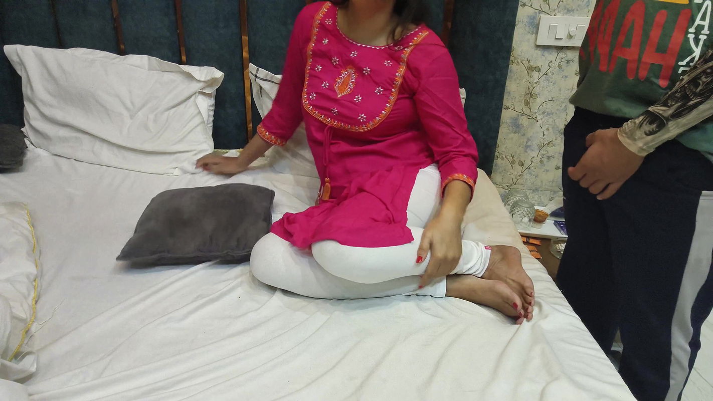 desi stepsis occupied her stepbro room for a night but he wanted to share his bed