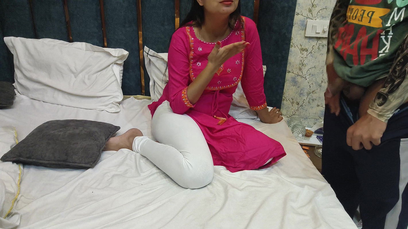 desi stepsis occupied her stepbro room for a night but he wanted to share his bed