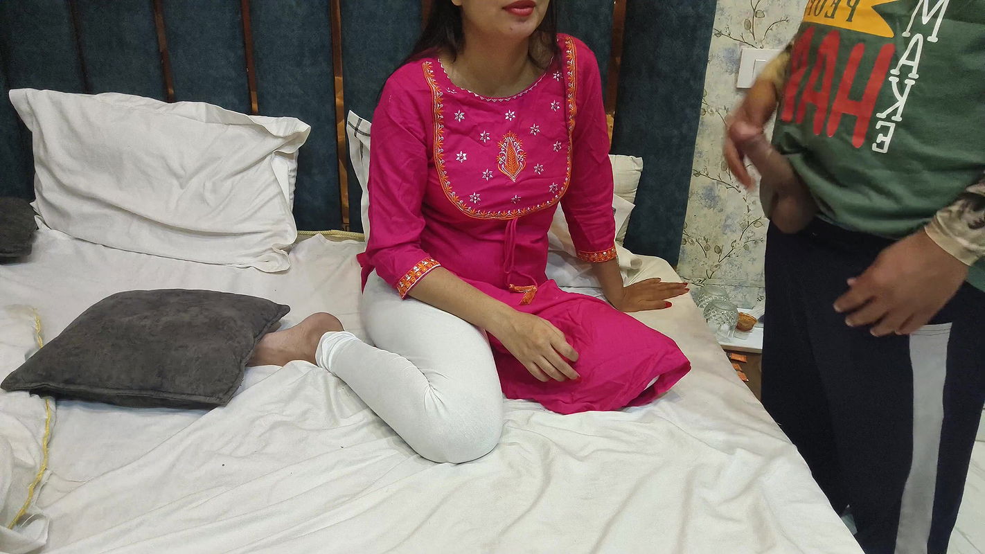 desi stepsis occupied her stepbro room for a night but he wanted to share his bed