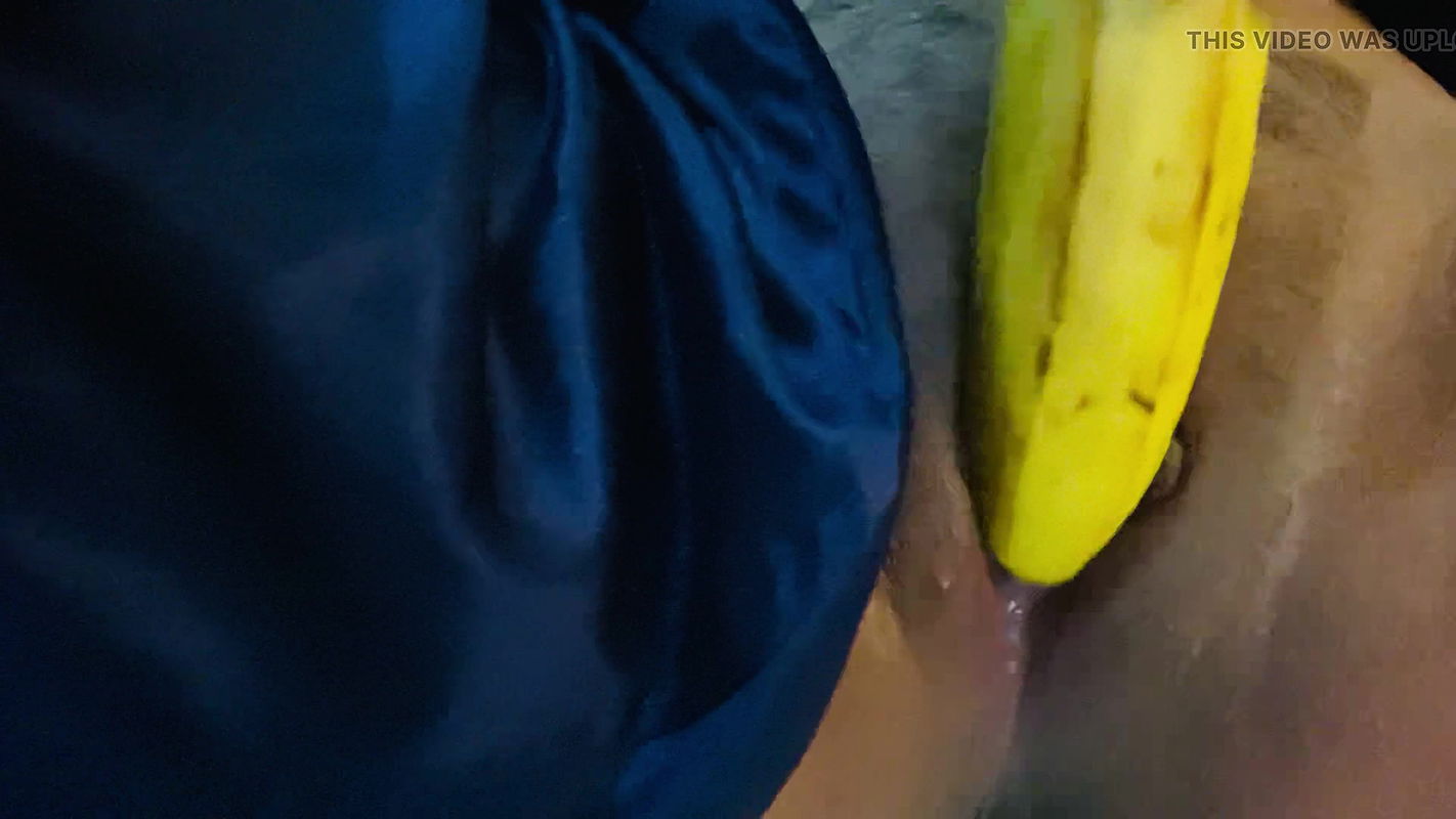 Desi Indian girl banana fucking pussy