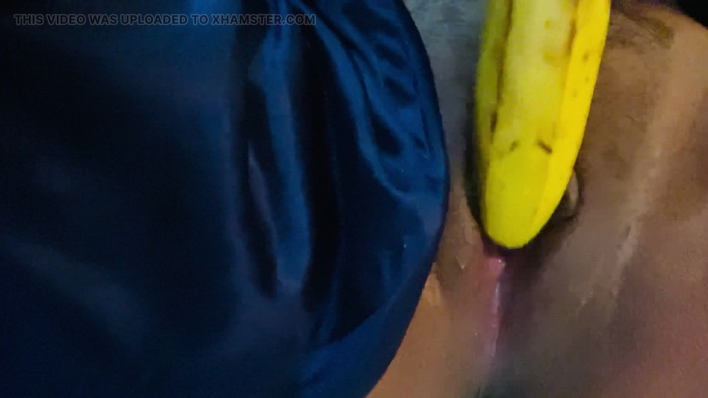 Desi Indian girl banana fucking pussy