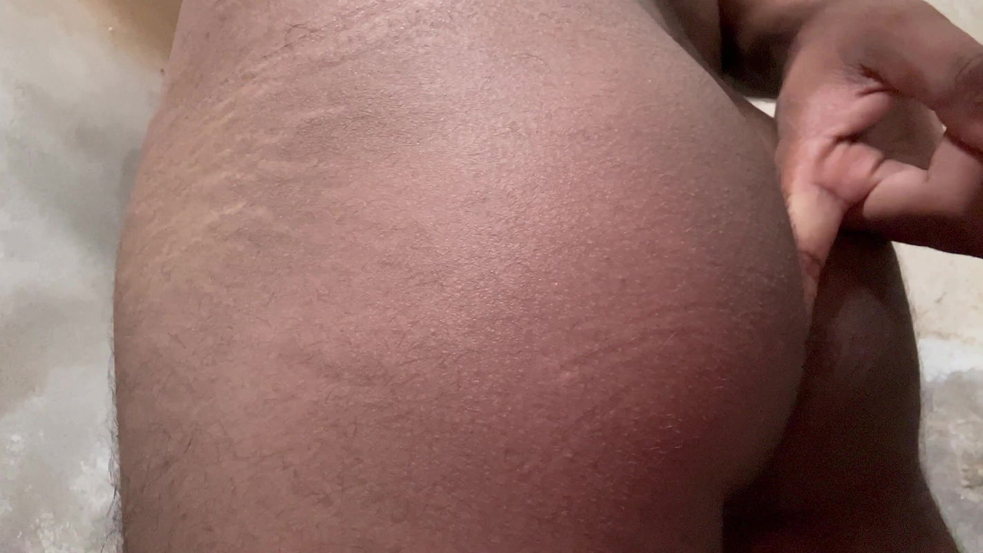 Desi Hot Indian Bhabhi Showing Big Ass