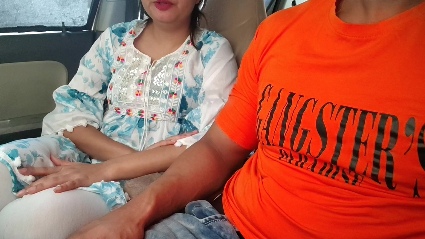 Cute Desi Indian Beautiful Saara Bhabhi Gets Fucked with Huge Dick in car outdoor risky
