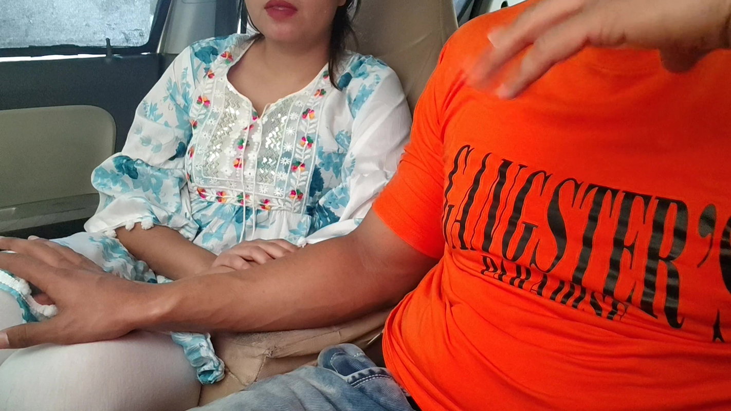 Cute Desi Indian Beautiful Saara Bhabhi Gets Fucked with Huge Dick in car outdoor risky