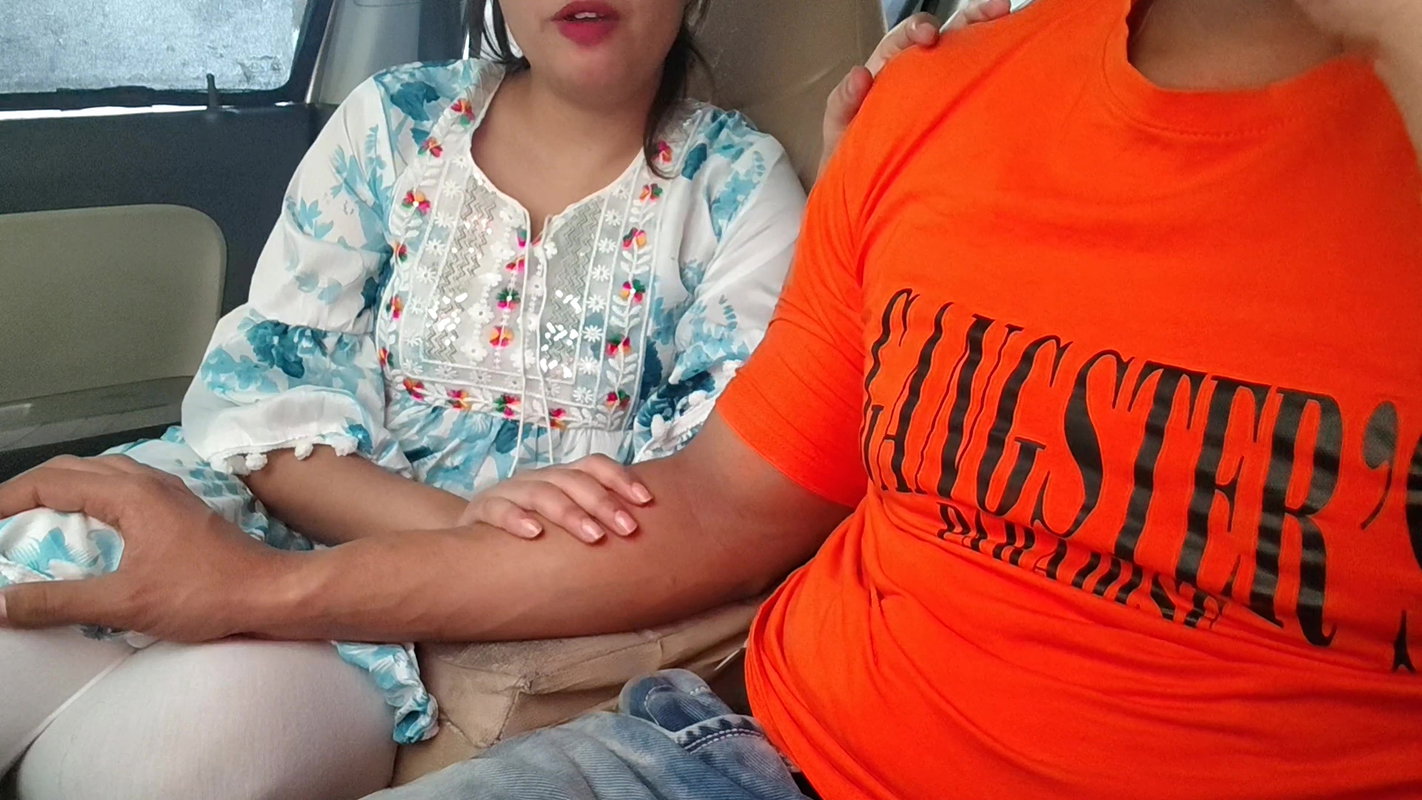 Cute Desi Indian Beautiful Saara Bhabhi Gets Fucked with Huge Dick in car outdoor risky