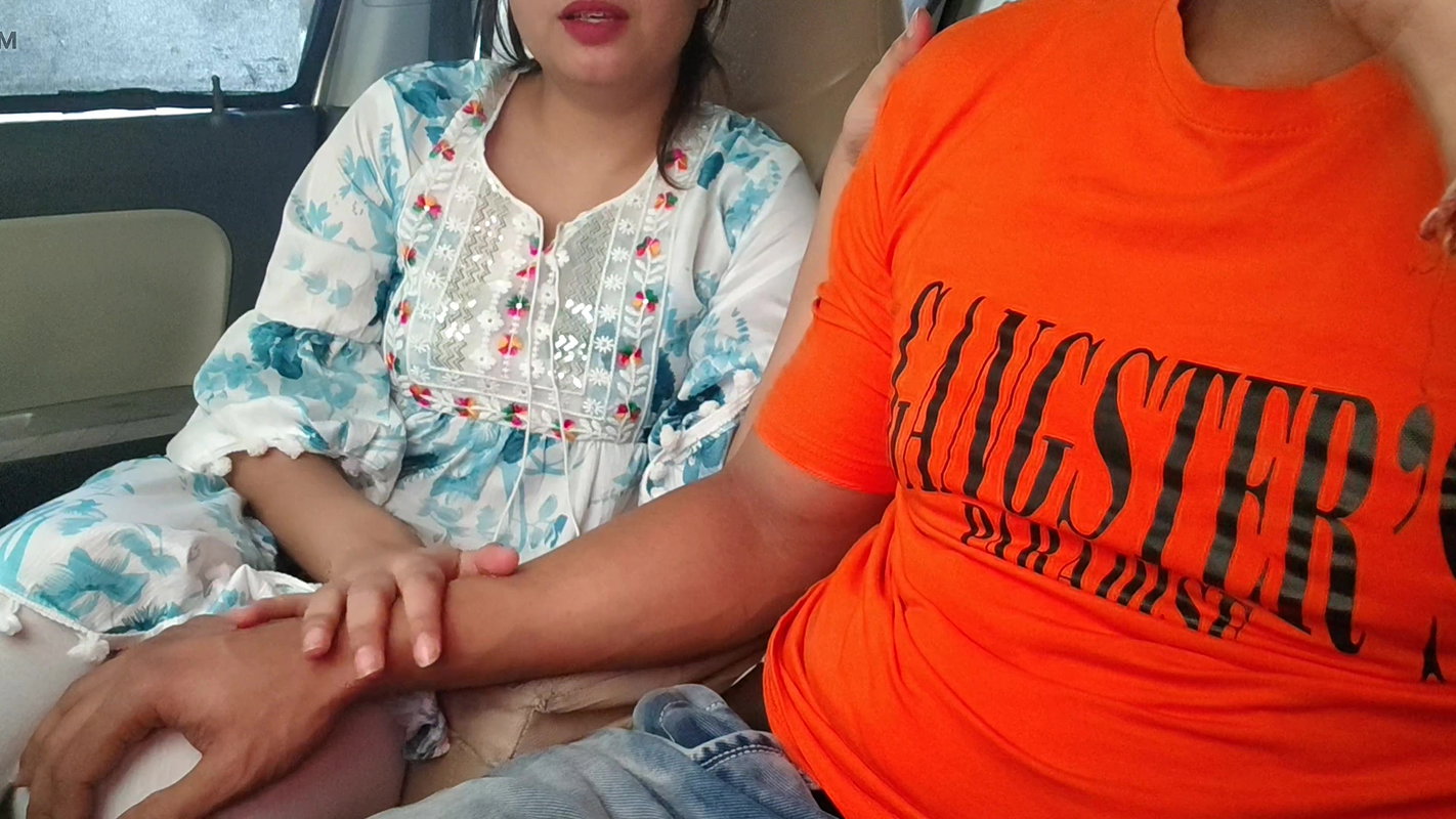 Cute Desi Indian Beautiful Saara Bhabhi Gets Fucked with Huge Dick in car outdoor risky