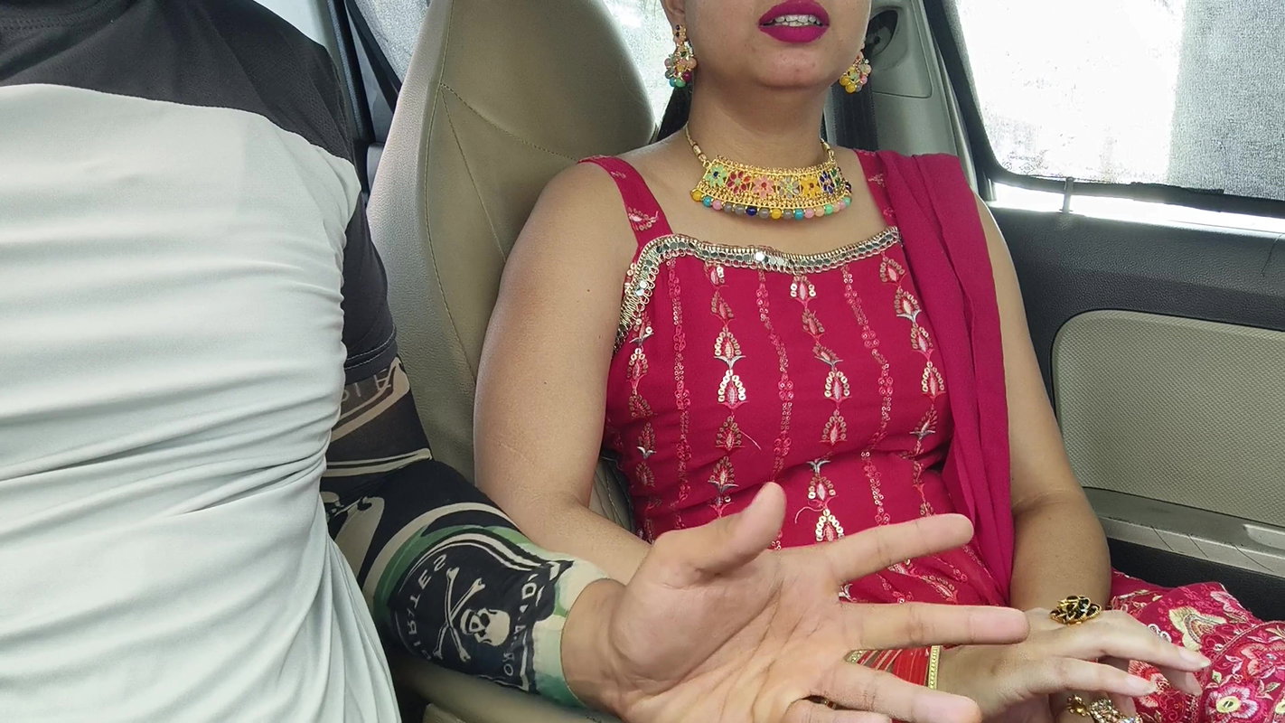 Cute Desi Indian Beautiful Bhabhi Gets Fucked with Huge Dick in car outdoor risky public sex