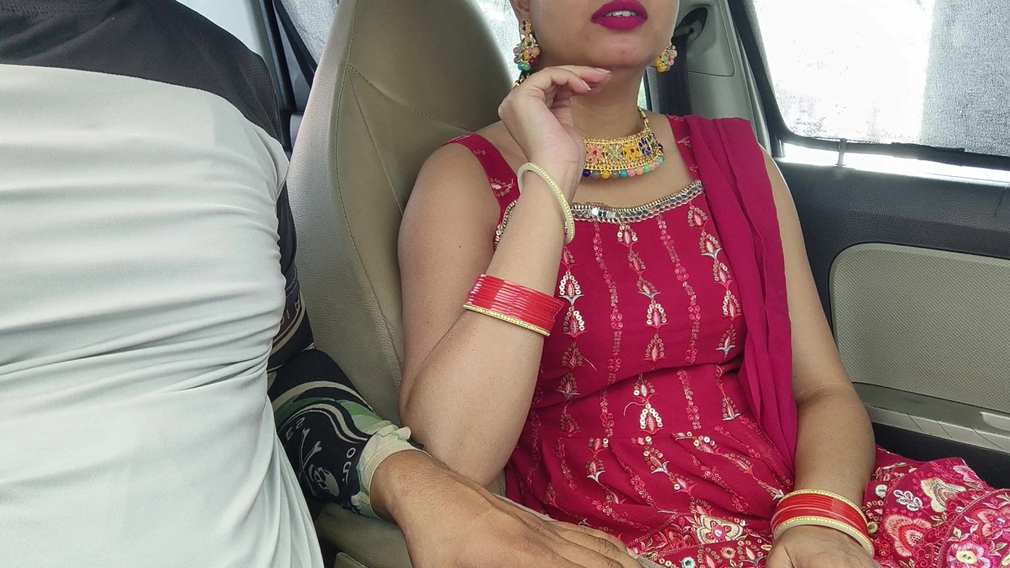 Cute Desi Indian Beautiful Bhabhi Gets Fucked with Huge Dick in car outdoor risky public sex