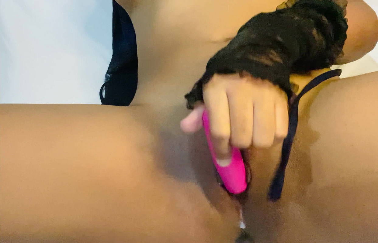 Creamy pussy with sexy moves