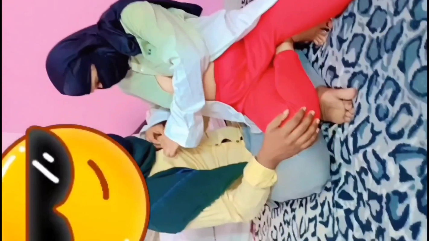 Biology teacher seduced by Indian School Girl and fucked her in Hindi Audio Deshi Bhabio ki Parishani