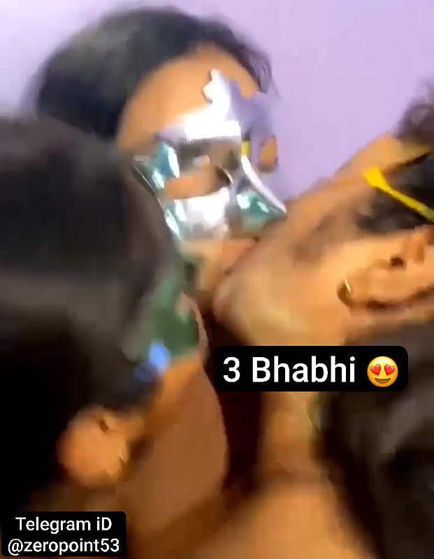 3 bhabhi kiss