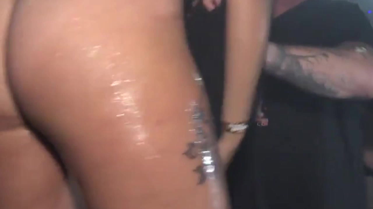 Wet and Nude Dance at BAR ≡ƒì╗