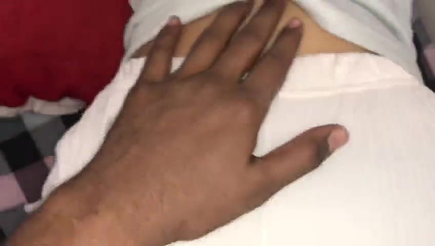 Jawan stepsister ko help karne ke bahane pichhe se pel diya