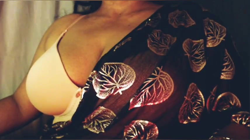 Hot desi sexy erotic girl enjoys sex by making noise by applying boobs nipple clamp