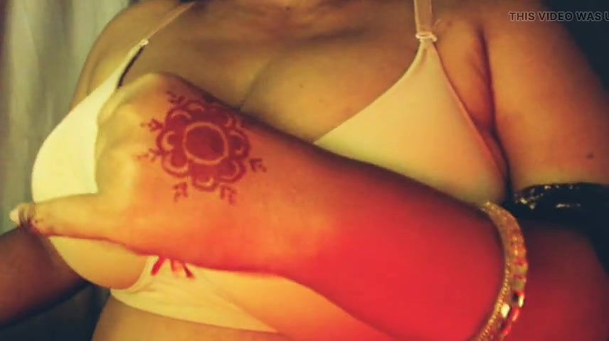 Hot desi sexy erotic girl enjoys sex by making noise by applying boobs nipple clamp