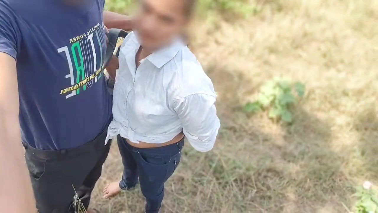 Indian Desi College girlfriend fuck outdoor in jungal, college lover couple (Hindi audio)