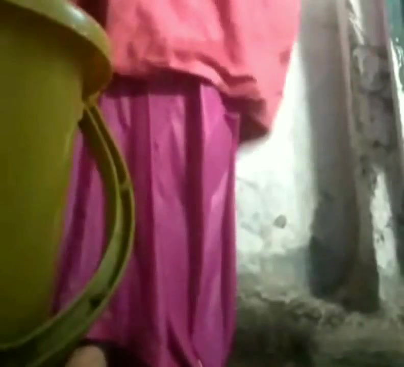 Indian bhabhi takes bath – camera