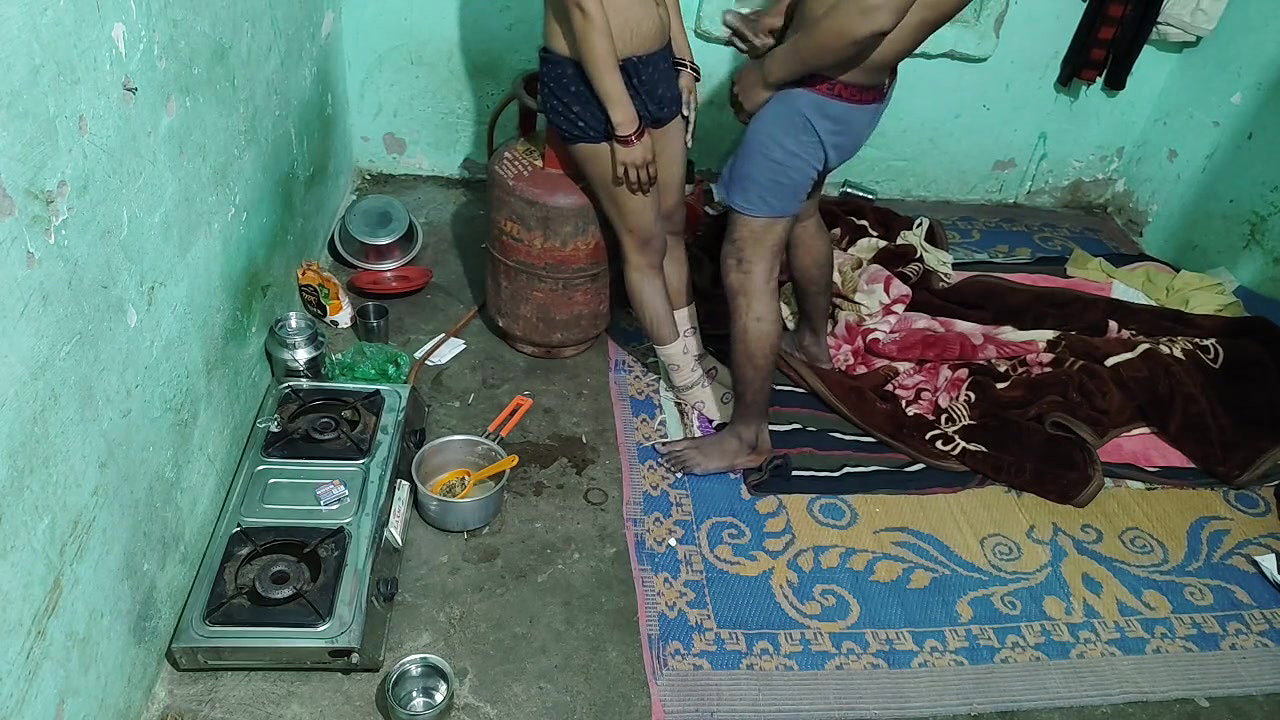 Hot wife come in night full hard chudai hindi audio