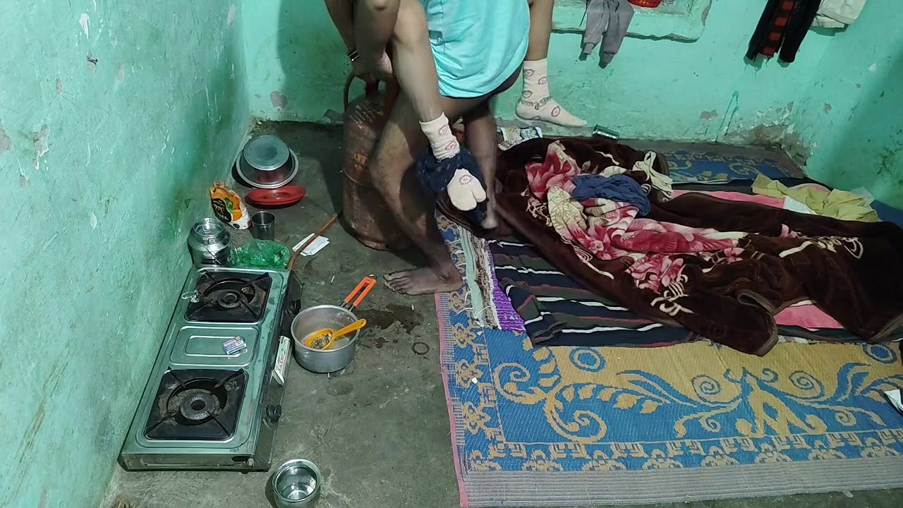 Hot wife come in night full hard chudai hindi audio