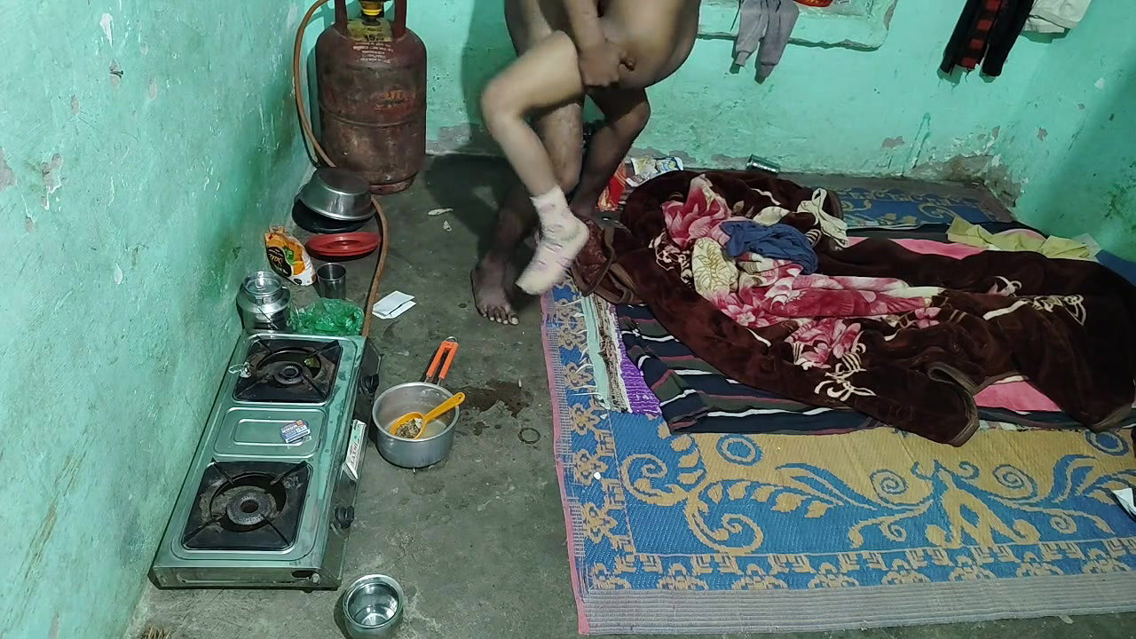 Hot wife come in night full hard chudai hindi audio