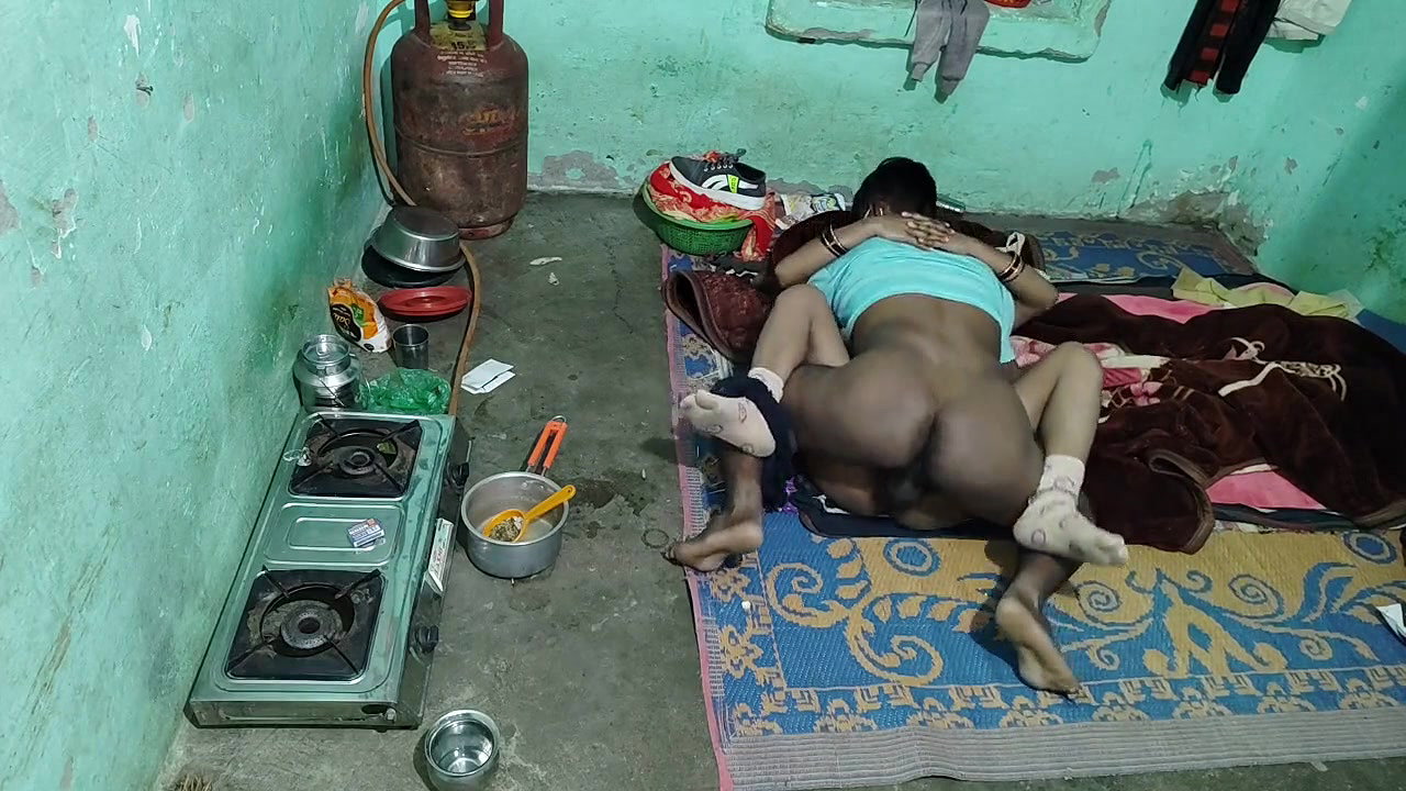 Hot wife come in night full hard chudai hindi audio