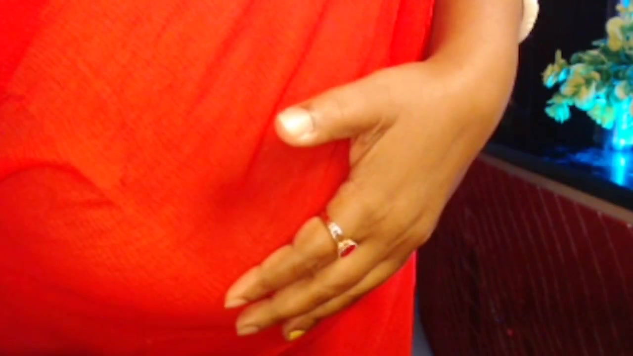 Hot Sexy Solo Girl Sexy Mood Boobs Show in Saari and Bra