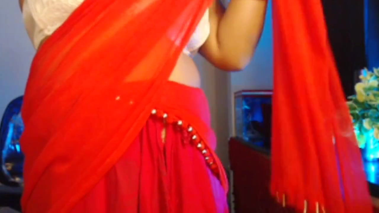 Hot Sexy Solo Girl Sexy Mood Boobs Show in Saari and Bra