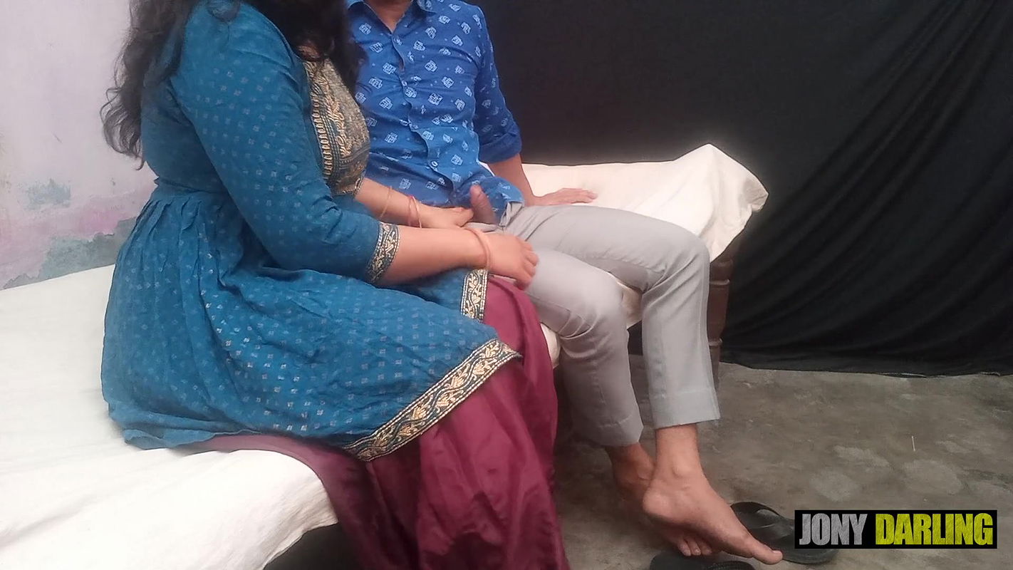 Jiju meri le lo, main bhi to aadhi gharwaali hu, real homemade sex video by jony darling