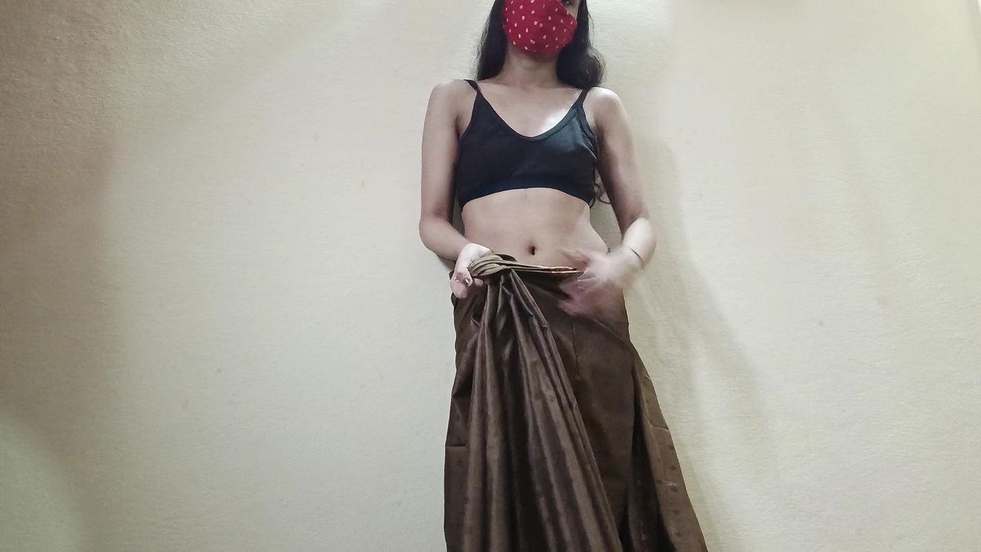 Ishita Masterbating hard on Saree
