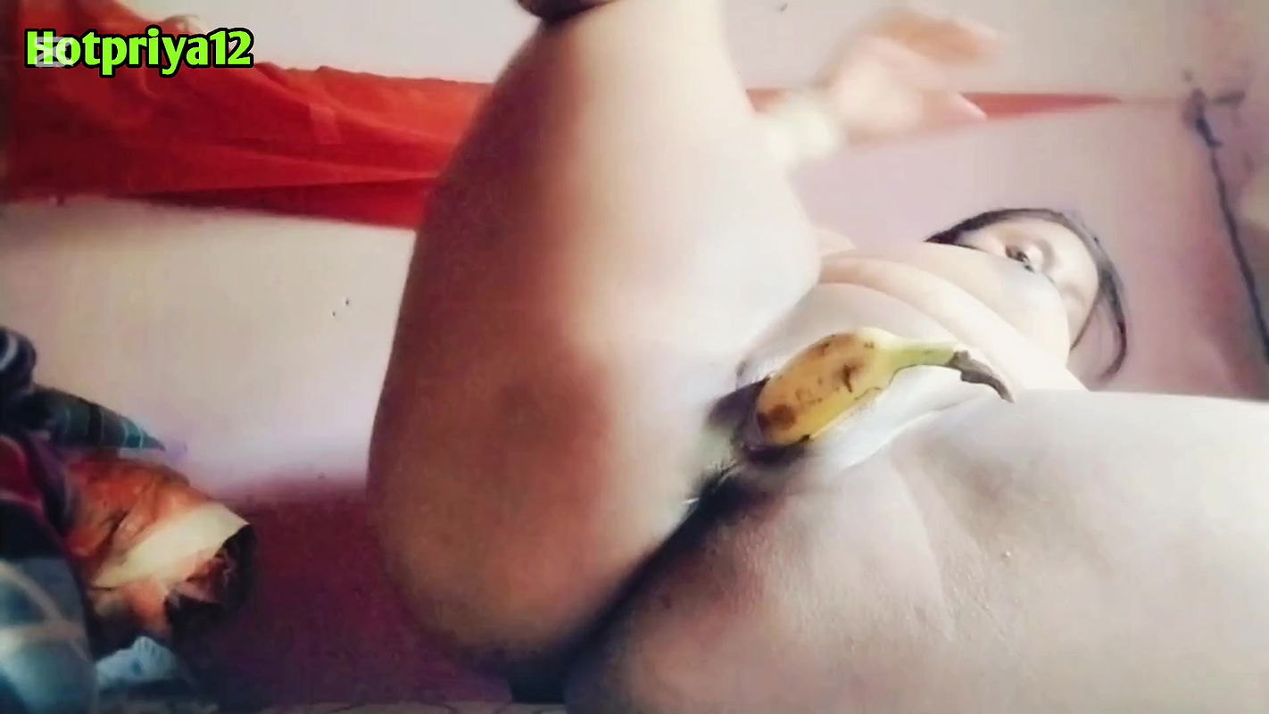 Insert banana and mobile stand inside the vagina and fuck