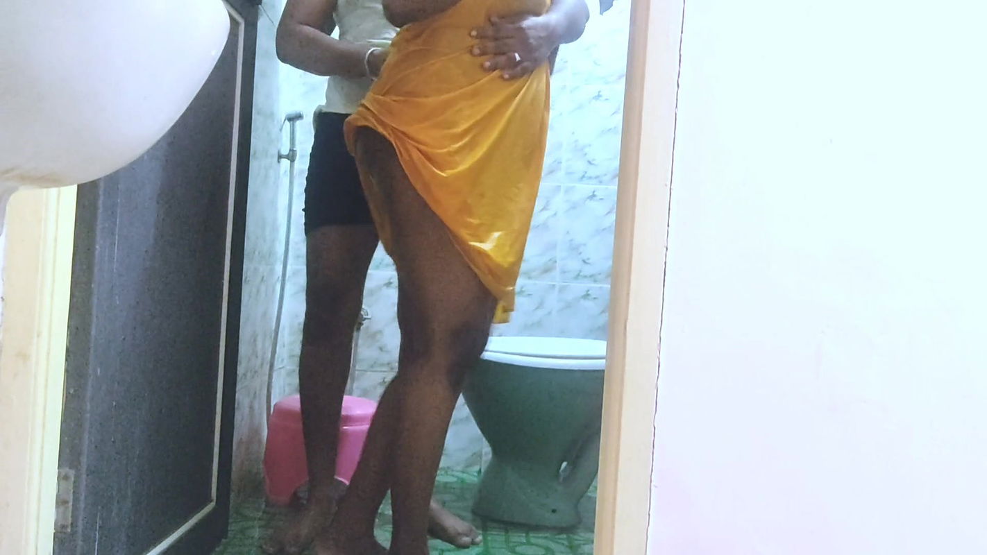 INDIAN TAMIL BIG ASS GIRL BATHING AND QUICK SEX WITH NEIGHBOUR SURPRISINGLY DESI GIRL