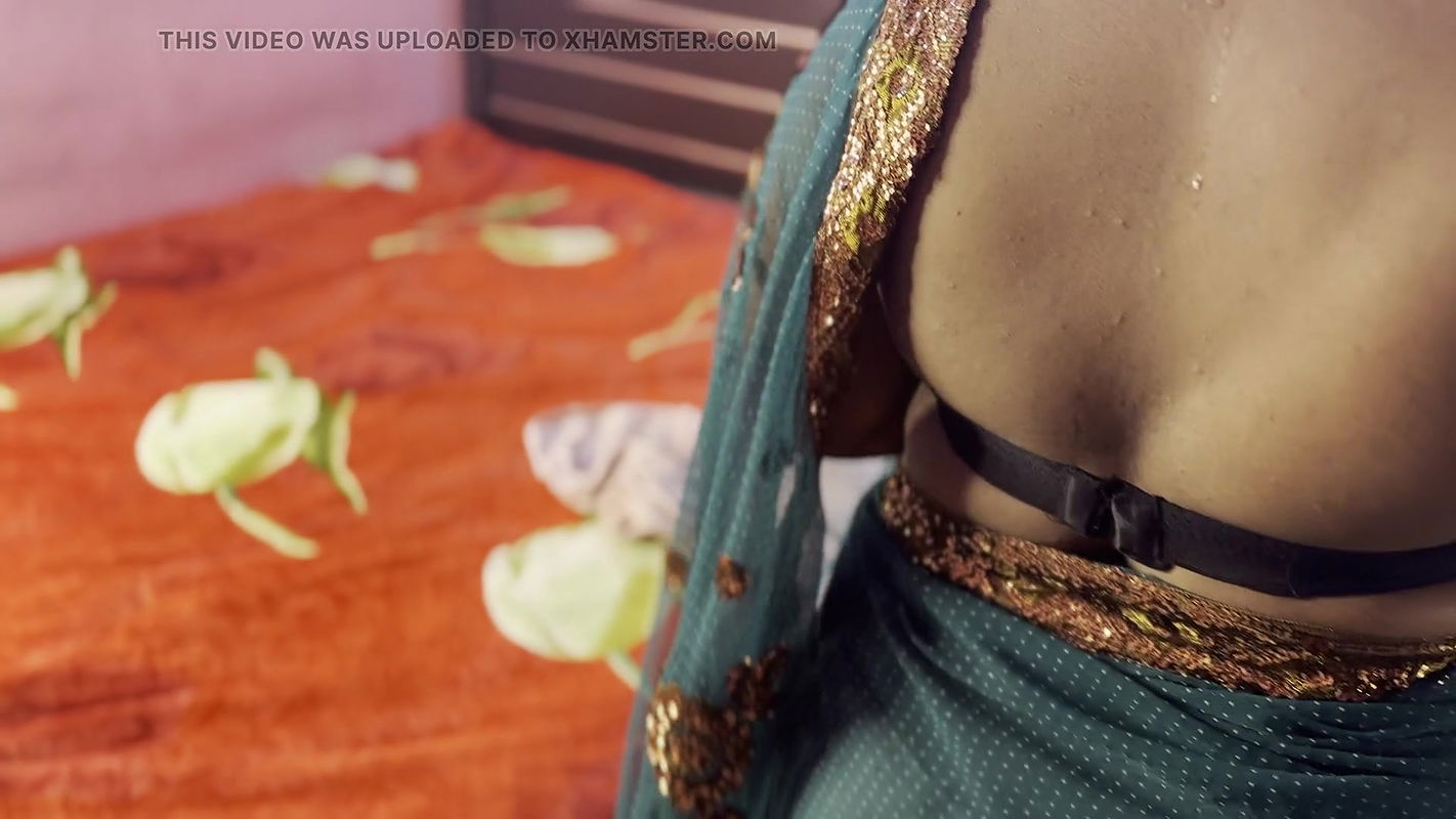 indian girl dress changing press her big boobs