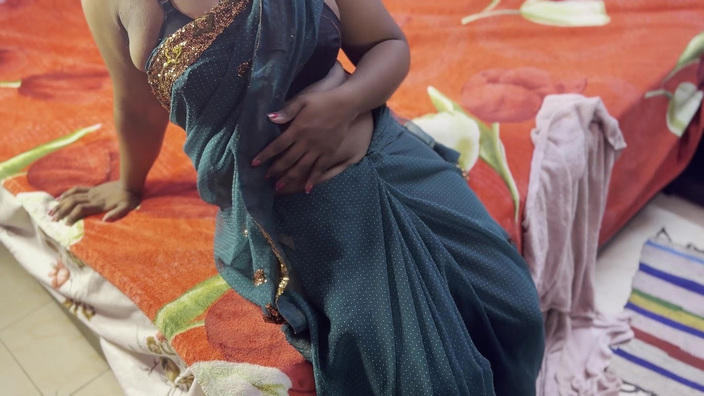 indian girl dress changing press her big boobs