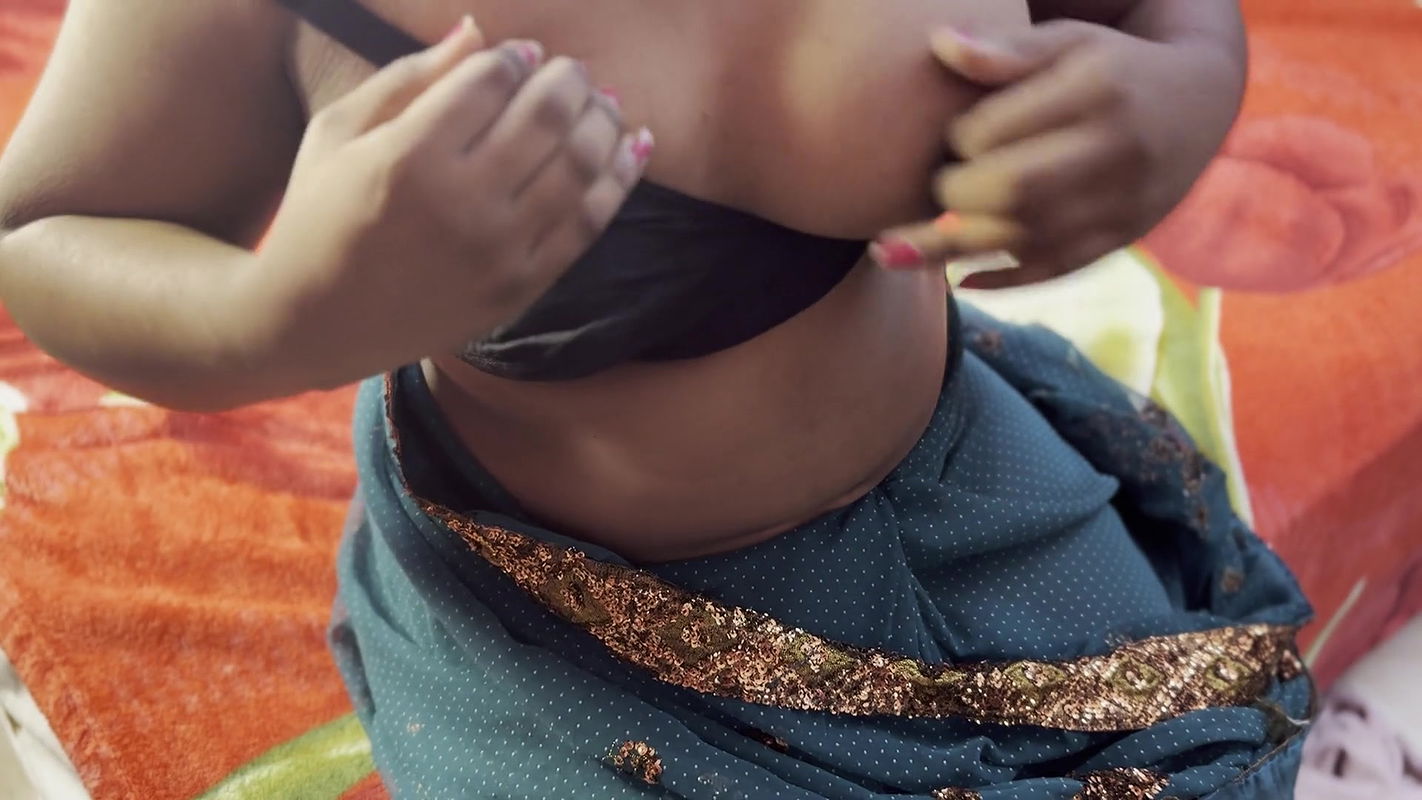 indian girl dress changing press her big boobs
