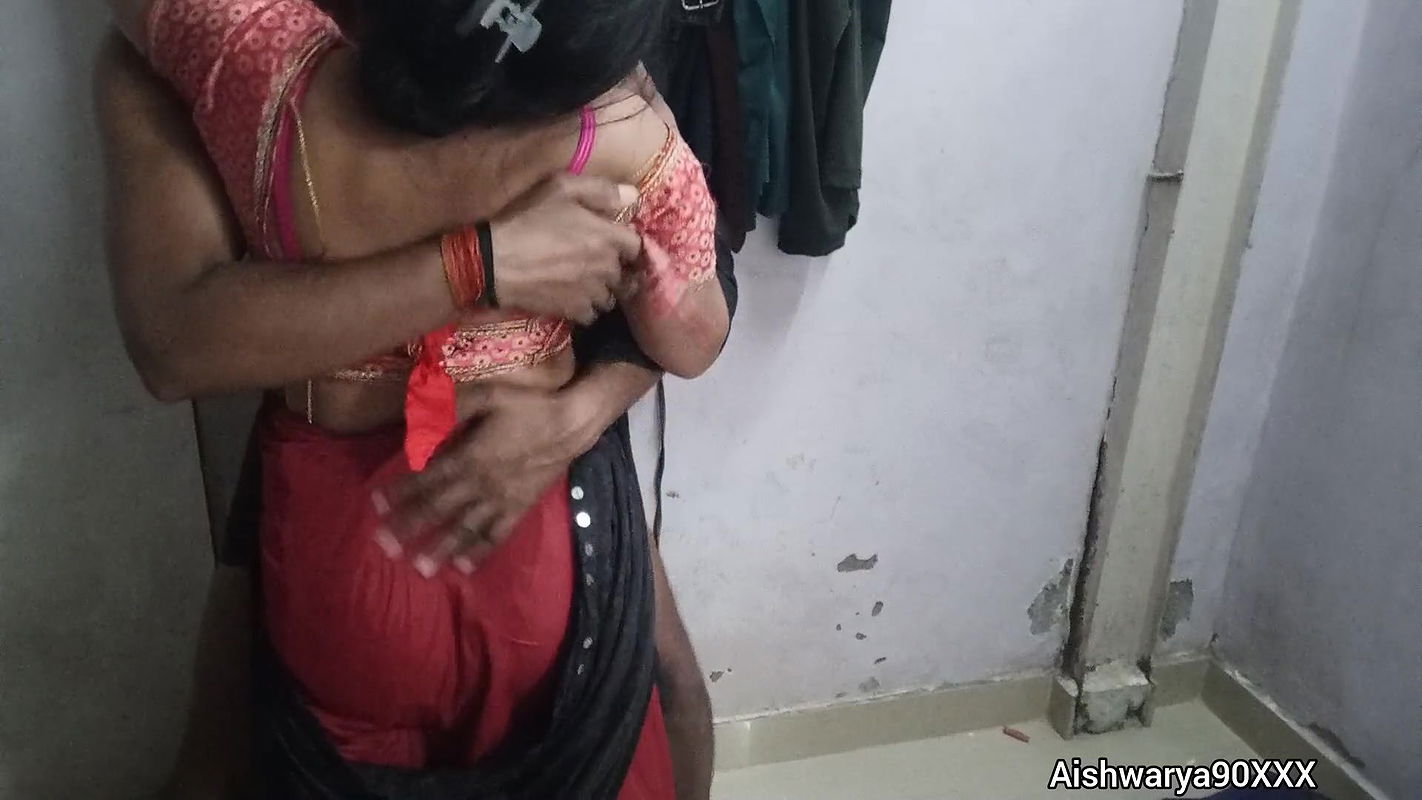 Indian Desi XXX Video. Indian Desi Hot Sexy Bhabhi Aishwarya Ki Chut Ki Gatma Garam Chudai. Indian Desi Hindi BF Video