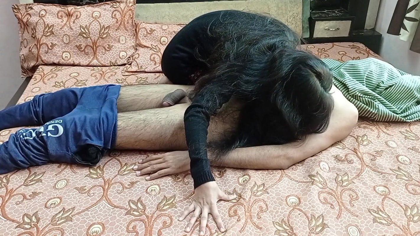 Indian desi slim girl seduces delivery boy while he was delivering product. Ass ride and pussy fuck with Hindi audio hd