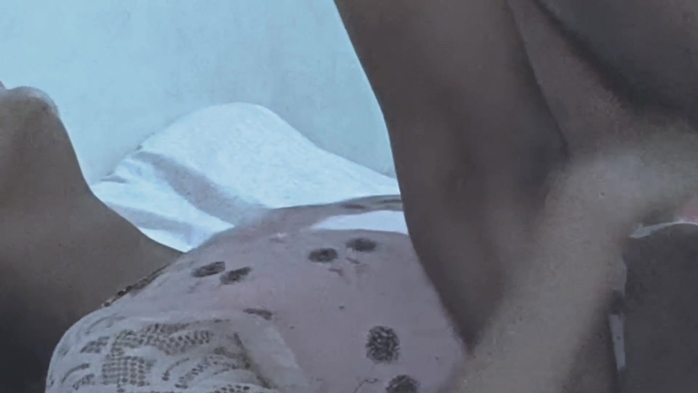 Indian desi sali ko sote dekh jija ne apni pyaas bujhae 18 year old