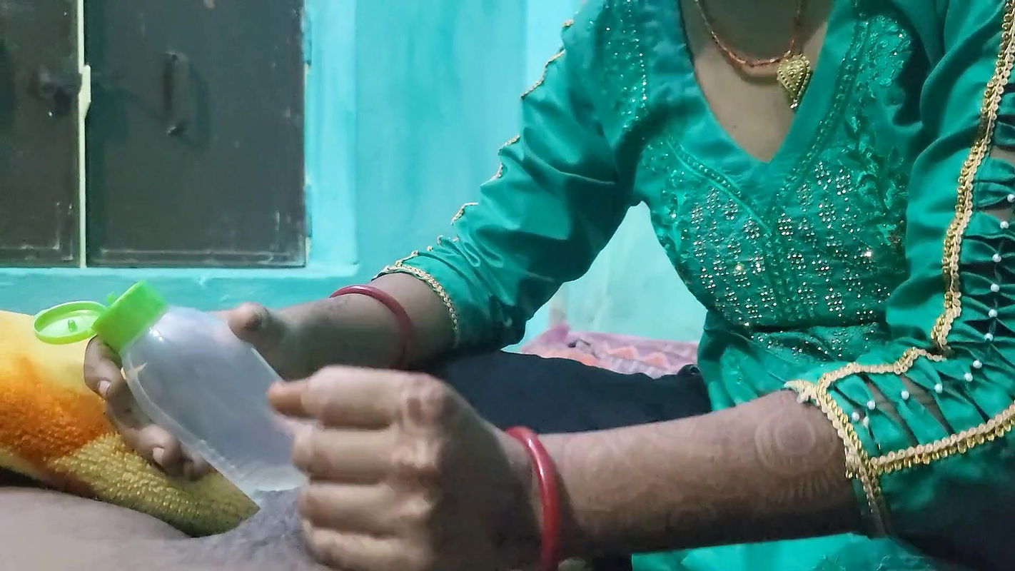 Indian desi housewife Aunty fucked by young amateur stepson in doggy style full Hindi audio